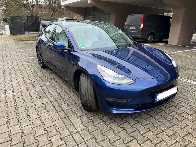 Blau Gebraucht 2019 Tesla Model 3 Performance Limousine | 26.300 € (Fairer Preis) - Bild 1/4