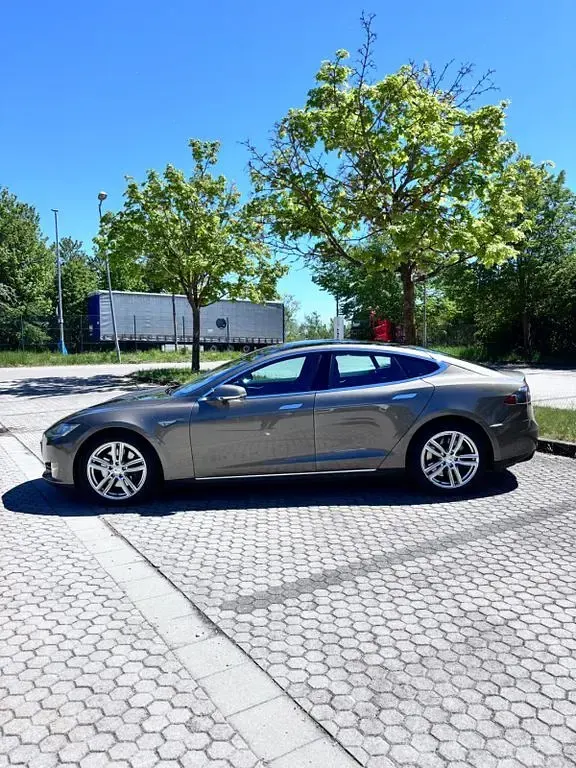 Usado Tesla Model S 395 kW (538 CV) 2016 Marrón Utilitario
