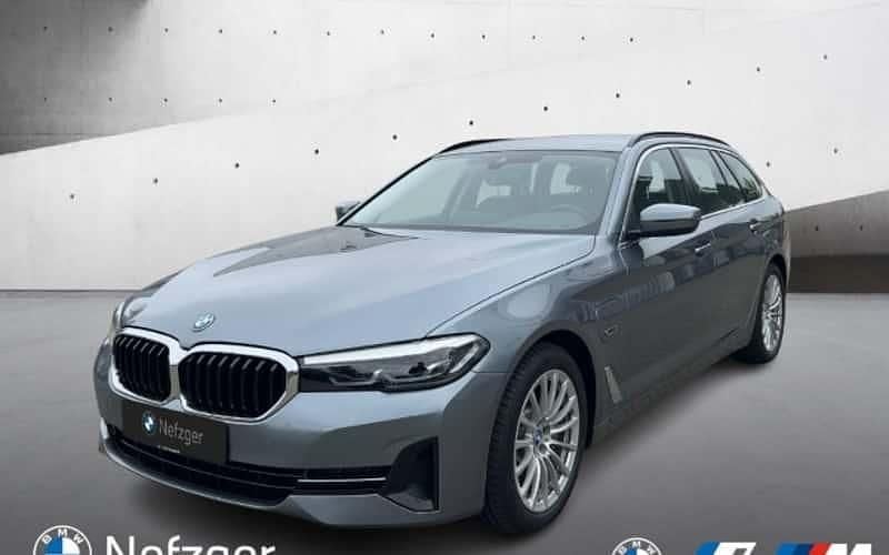 Blau Gebraucht 2022 BMW 520 Sport Line Kombi | 32.990 € (Superpreis) - Bild 1/4