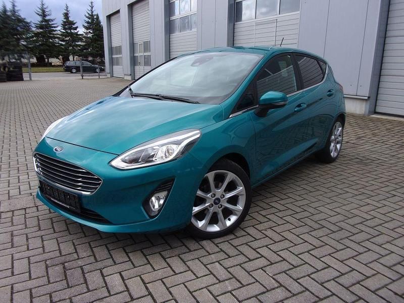 Blau Gebraucht 2018 Ford Fiesta Titanium Kleinwagen | 12.990 € (Etwas zu teuer) - Bild 1/4