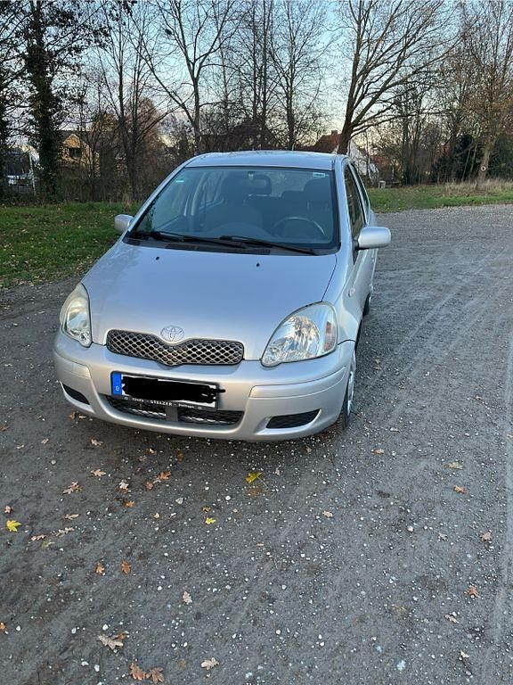 Gebraucht Toyota Yaris 65 PS (47 kW) 2005 Silber Limousine