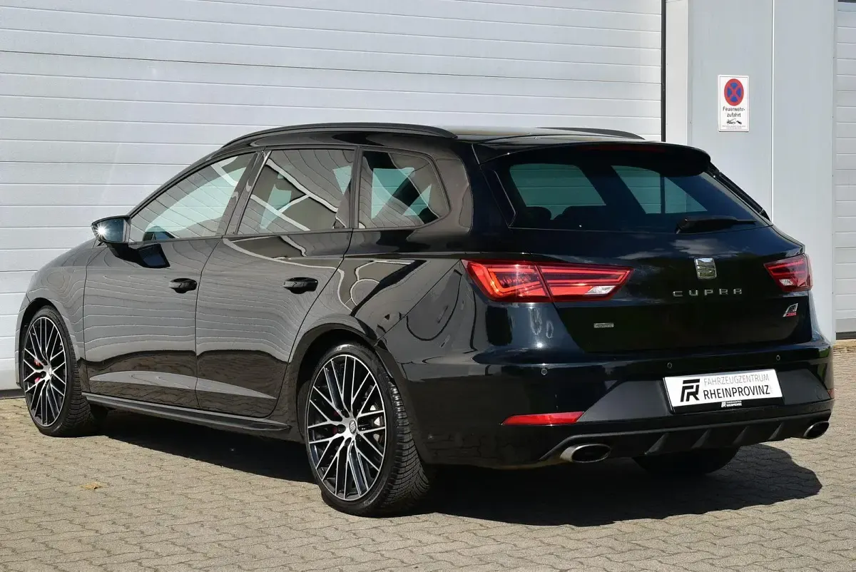 Używany Seat Leon 4Drive 300 KM (220 kW) 2017 Czarny Kombi