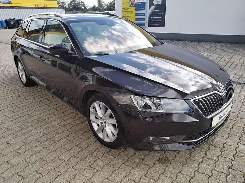Hneda magnetic/magnetic braun Gebraucht 2019 Skoda Superb Style Kombi | 17.900 € (Superpreis) - Bild 1/4