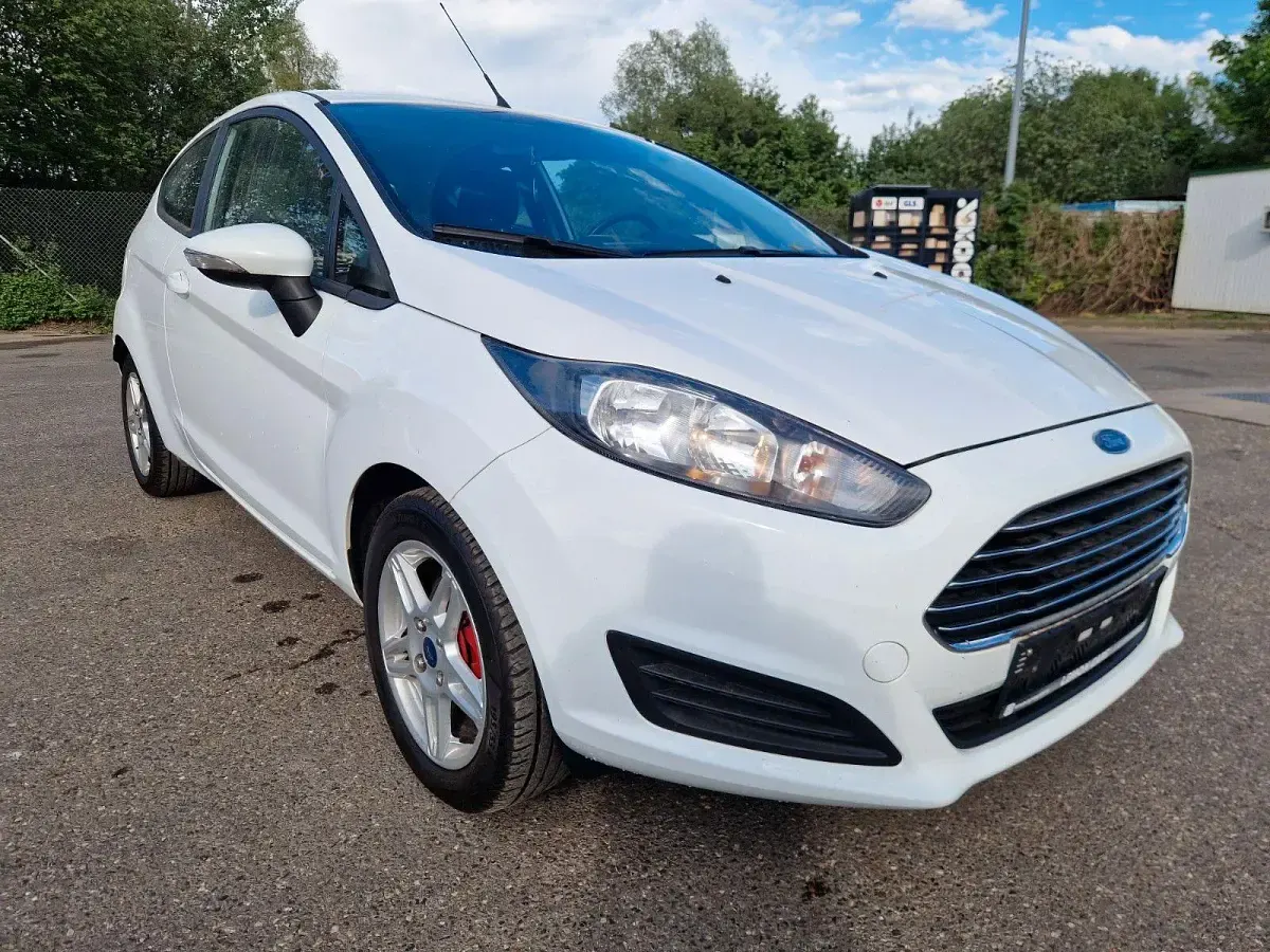 Second-hand Ford Fiesta Trend 60 CP (44 kW) 2014 Alb Hatchback