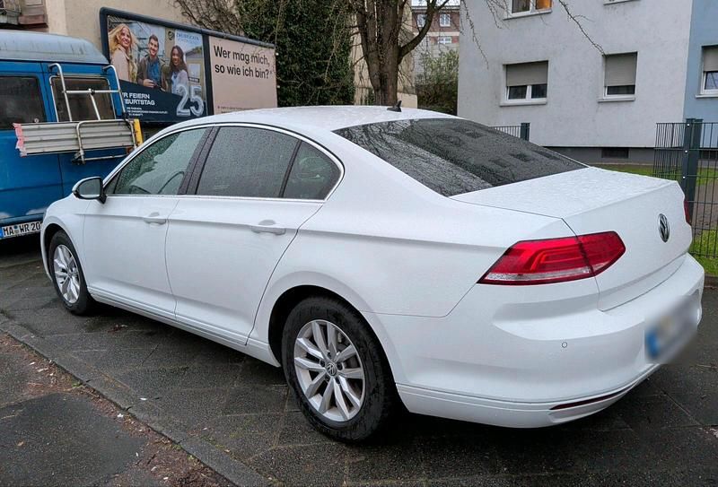 Gebraucht VW Passat 120 PS (88 kW) 2018 Weiß Limousine