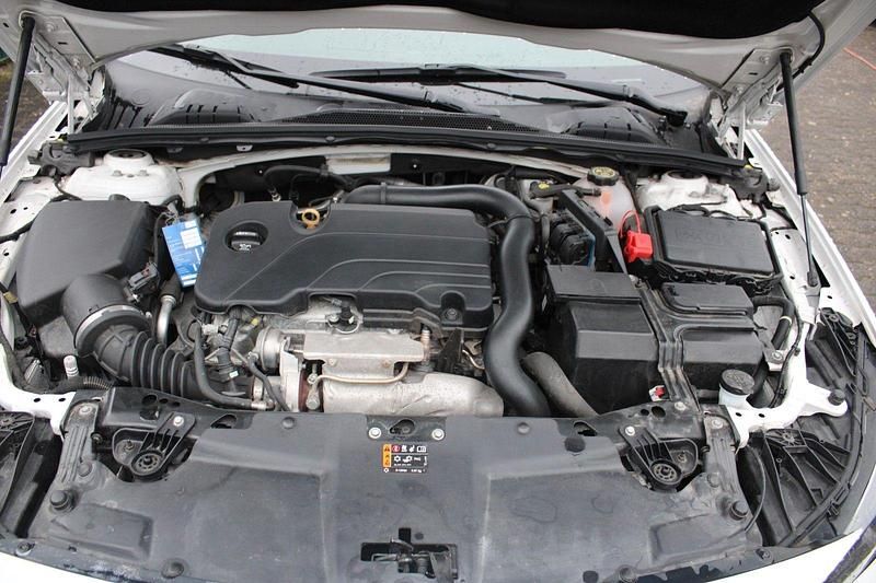 Gebraucht Opel Insignia Innovation 165 PS (121 kW) 2018 Weiß Kombi