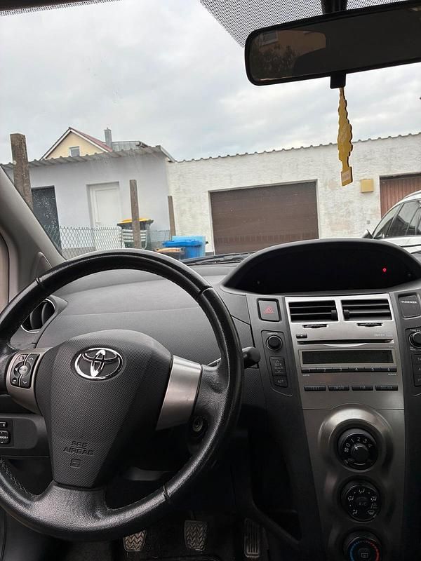 Gebraucht Toyota Yaris 101 PS (74 kW) 2009 Blau Kleinwagen