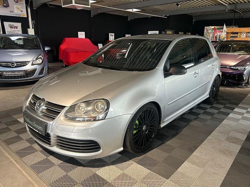 Reflexsilber (metallic) Gebraucht 2005 VW Golf V R Limousine | 13.950 € (Fairer Preis) - Bild 1/4