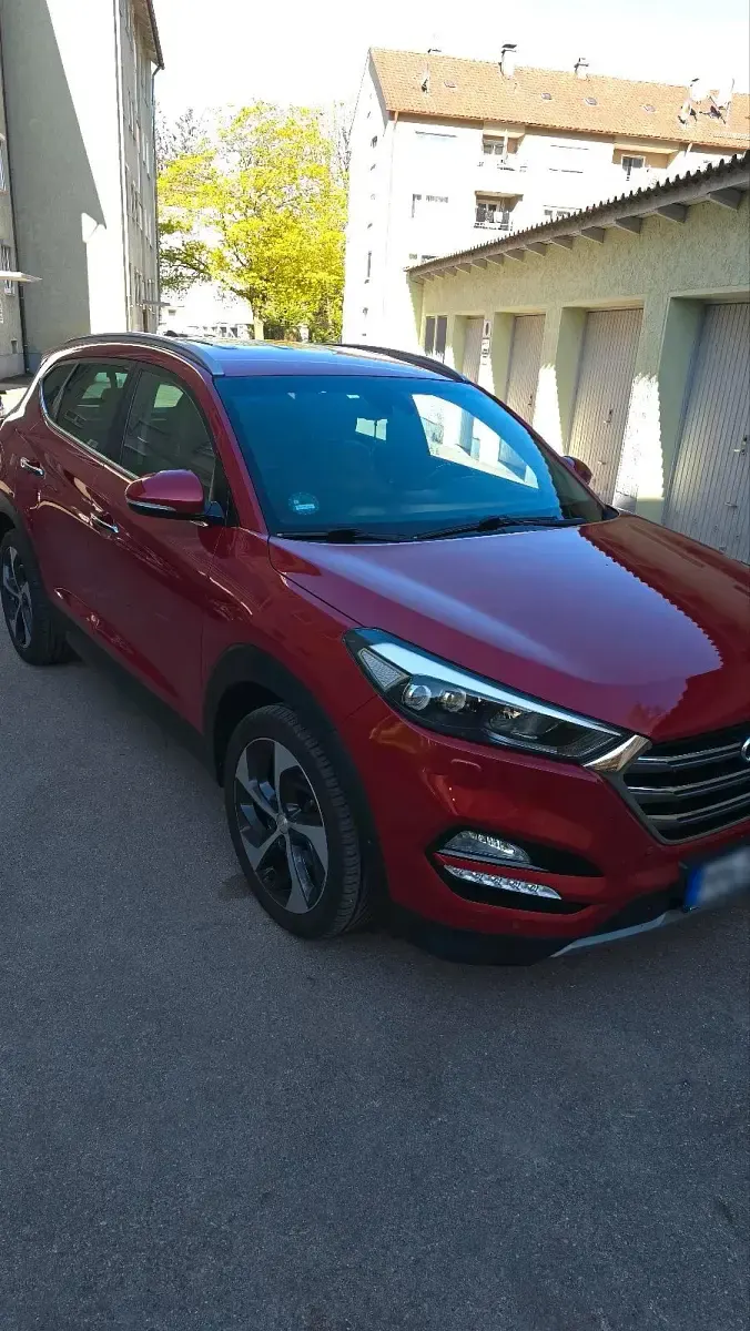 Gebraucht Hyundai Tucson 141 PS (103 kW) 2017 Rot SUV