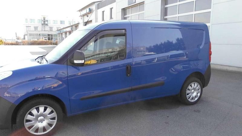 Gebraucht Opel Combo Selection 95 PS (69 kW) 2018 Blau Van / Kleinbus