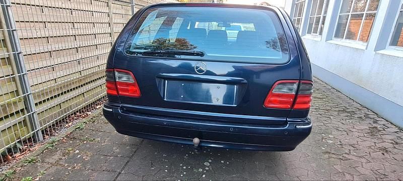 Gebraucht Mercedes 320 197 PS (144 kW) 2001 Blau Kombi