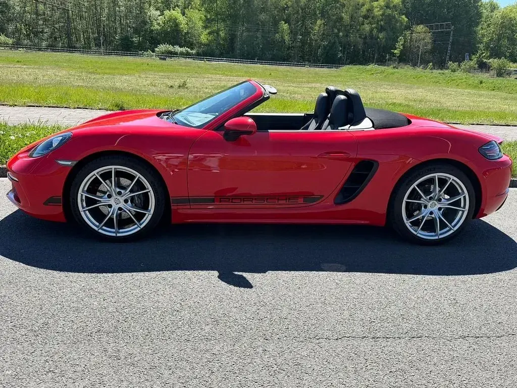 Gebraucht Porsche Boxster 299 PS (219 kW) 2022 Rot Cabrio