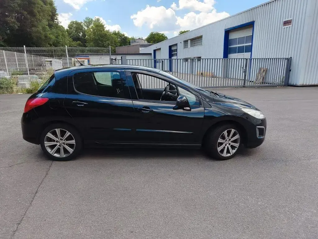 Gebraucht Peugeot 308 Premium 120 PS (88 kW) 2011 Schwarz Limousine