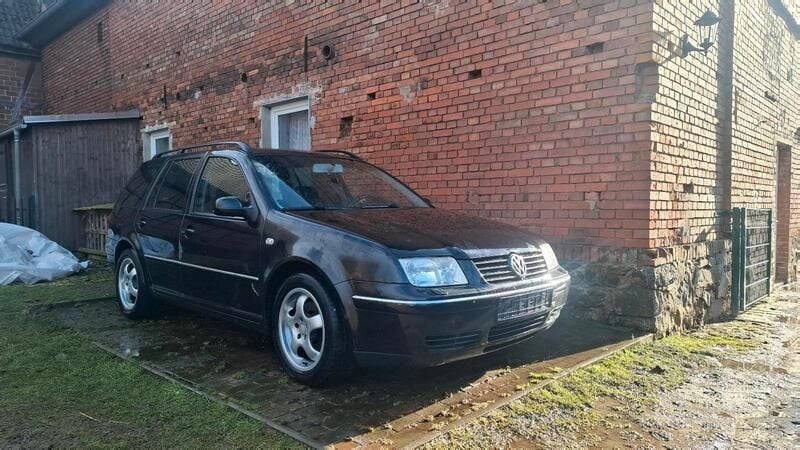 Schwarz Gebraucht 2003 VW Bora Limousine | 750 € (Superpreis) - Bild 1/4