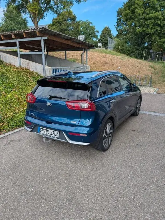 Gebraucht Kia Niro Spirit 141 PS (103 kW) 2017 Blau SUV