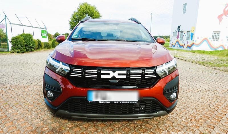 Gebraucht Dacia Jogger Expression 141 PS (103 kW) 2024 Braun Van / Kleinbus