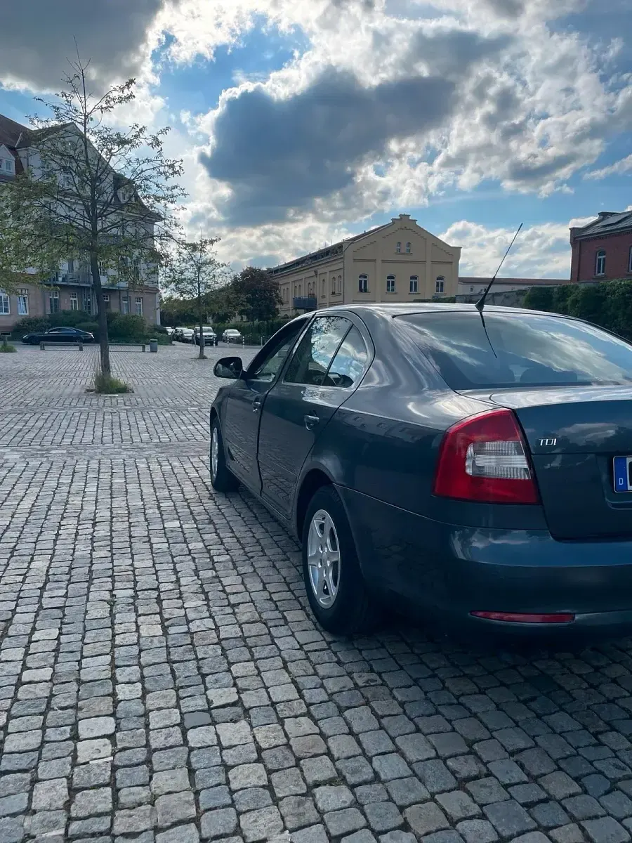Gebraucht Skoda Octavia 105 PS (77 kW) 2009 Grau Limousine