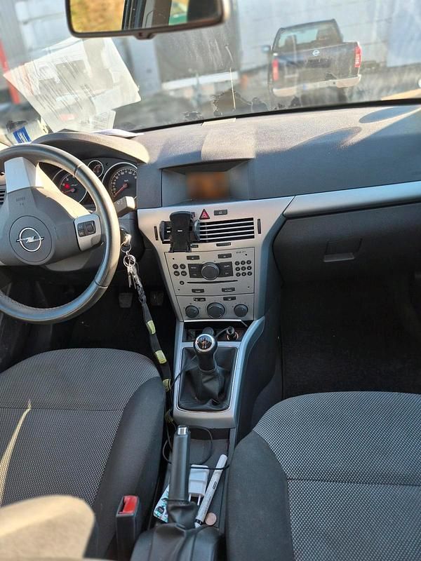 Gebraucht Opel Astra 110 PS (80 kW) 2010 Blau Kombi