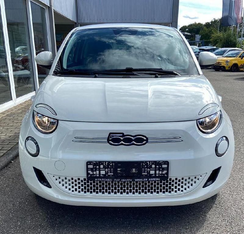 Gebraucht Fiat 500e Basis 86 kW (118 PS) 2023 Colore esterno (arktis weiß) Limousine