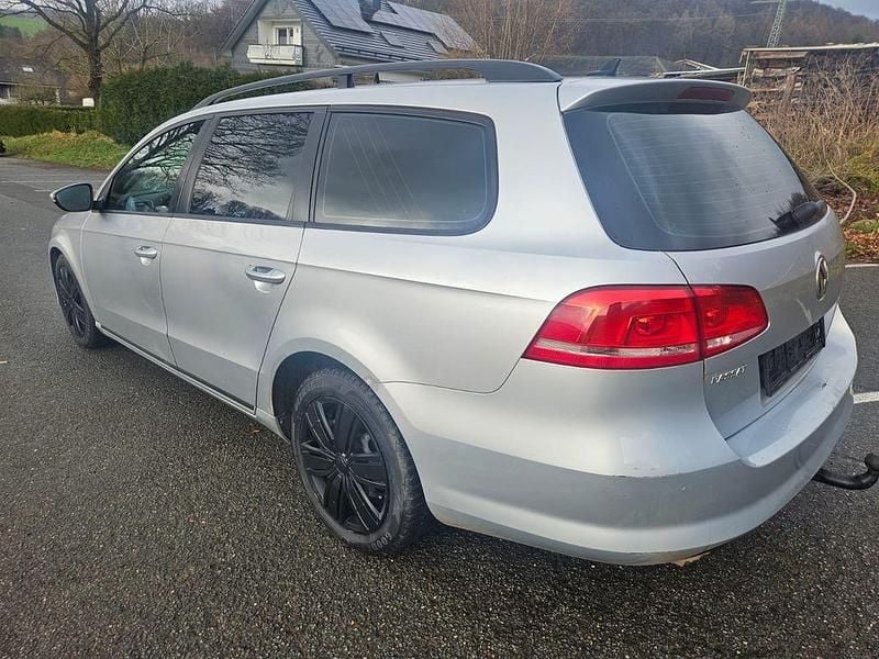 Gebraucht VW Passat 140 PS (102 kW) 2011 Silber Kombi
