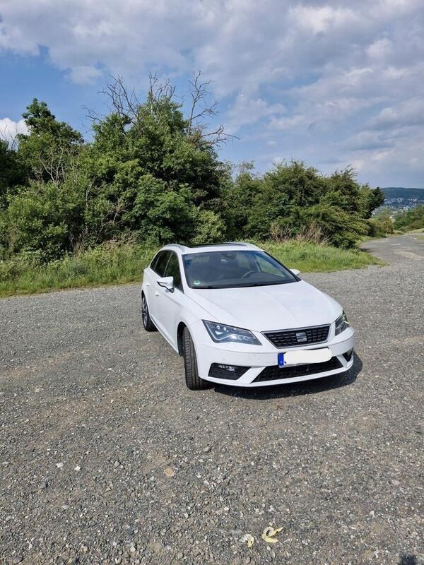 Weiß Gebraucht 2020 Seat Leon XCELLENCE Kombi | 18.800 € (Guter Preis) - Bild 1/4