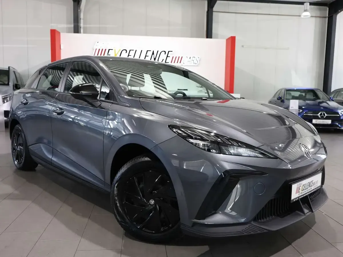 Gebraucht MG MG4 EV 125 kW (170 PS) 2023 Grau metallic Kleinwagen