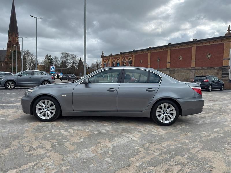 Gebraucht BMW 523 190 PS (139 kW) 2009 Grau Limousine