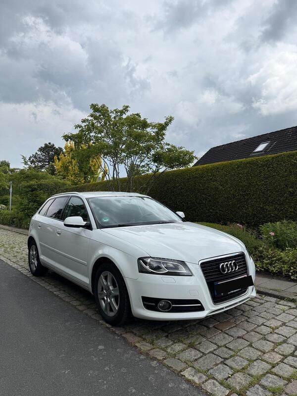 Weiß Gebraucht 2011 Audi A3 Limousine | 4.000 € (Superpreis) - Bild 1/4