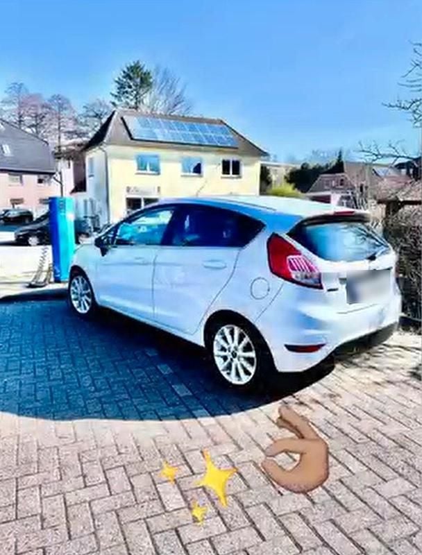 Gebraucht Ford Fiesta Titanium 125 PS (91 kW) 2017 Weiß Limousine