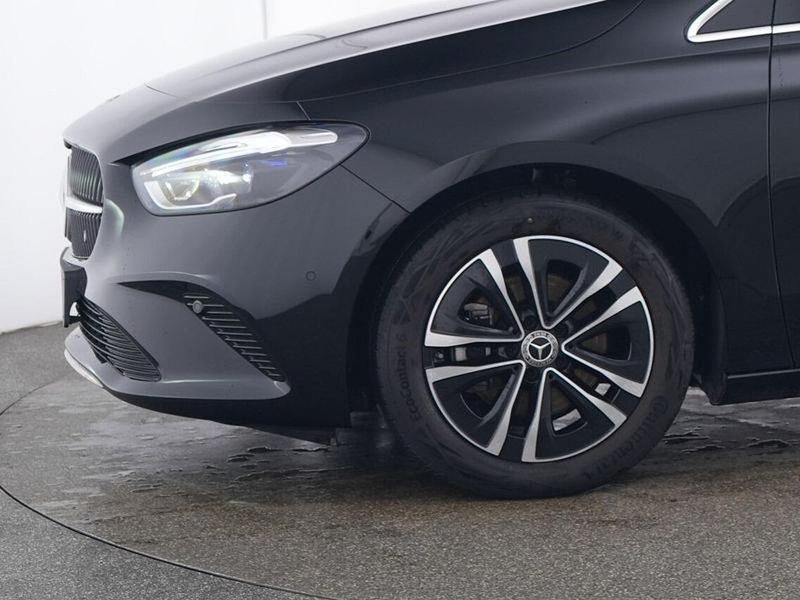 Gebraucht Mercedes B200 Progressive 163 PS (119 kW) 2024 Metalliclack kosmosschwarz Van / Kleinbus