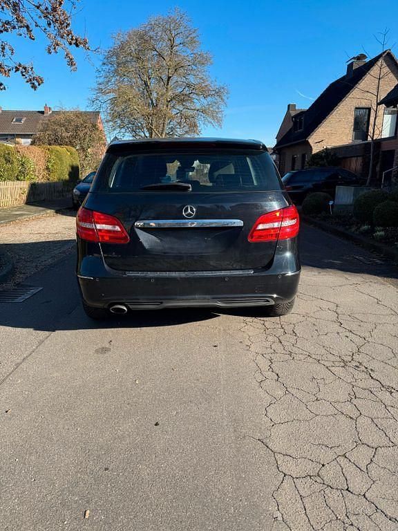 Gebraucht Mercedes B180 109 PS (80 kW) 2012 Schwarz Van / Kleinbus