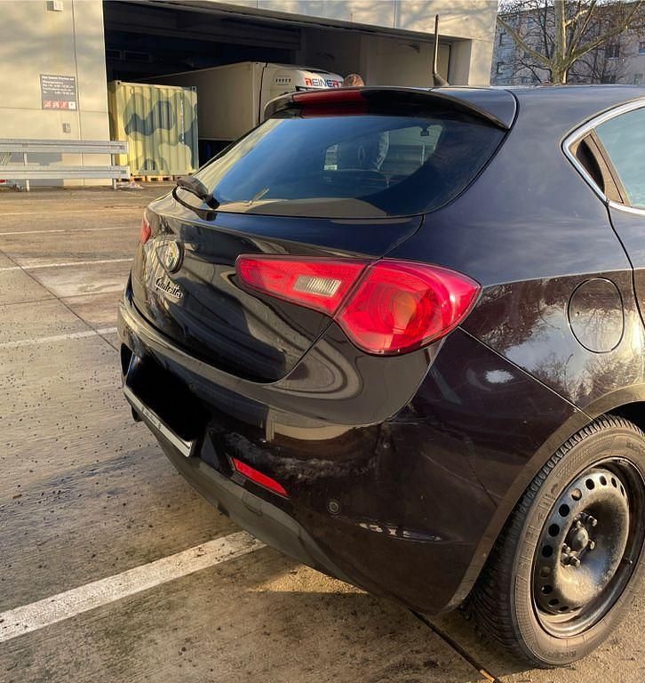 Gebraucht Alfa Romeo Giulietta 105 PS (77 kW) 2011 Schwarz Limousine