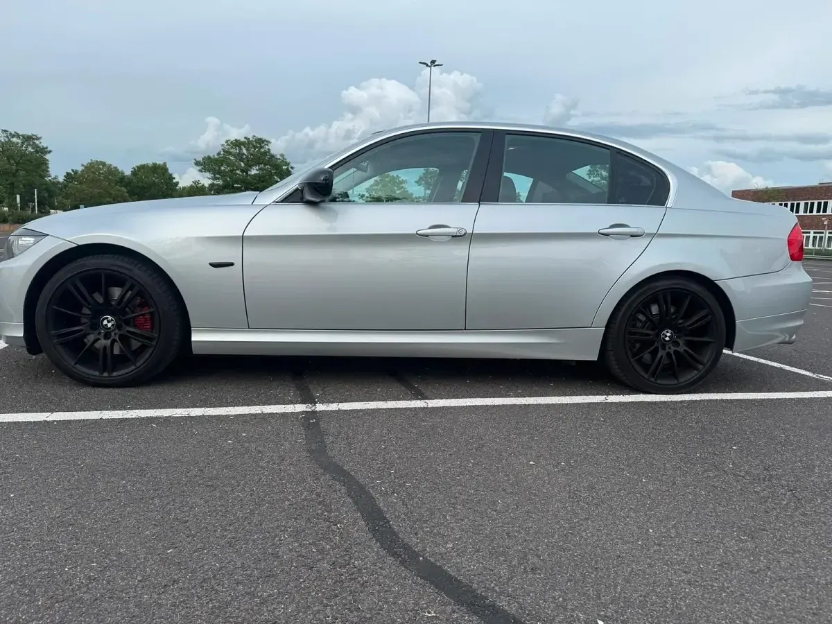 Gebraucht BMW 325 204 PS (150 kW) 2011 Silber Limousine