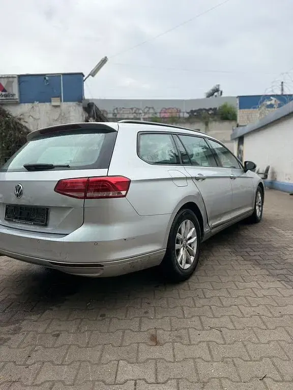 Second-hand VW Passat Trendline 120 CP (88 kW) 2017 Argintiu Break