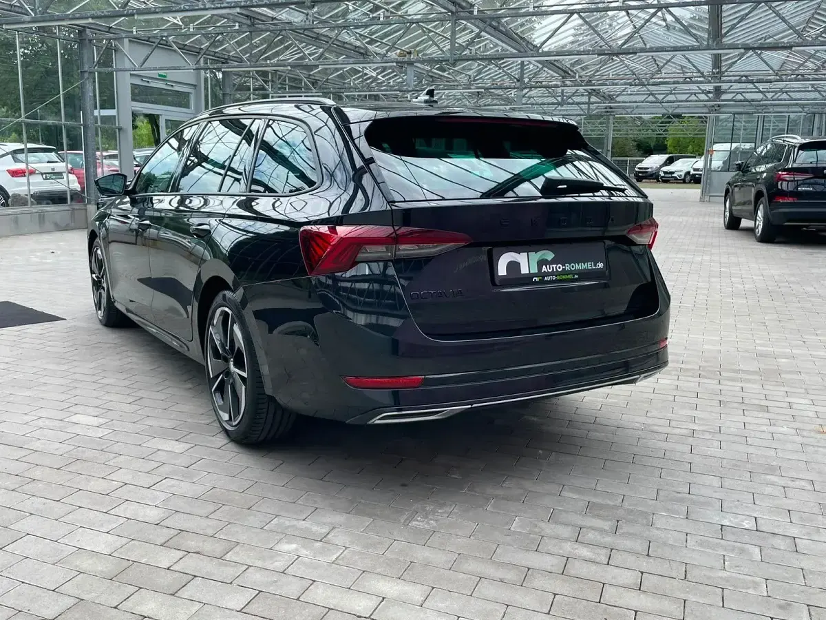 Gebraucht Skoda Octavia SportLine 150 PS (110 kW) 2024 Cerna magic/black magic (metallic) Kombi