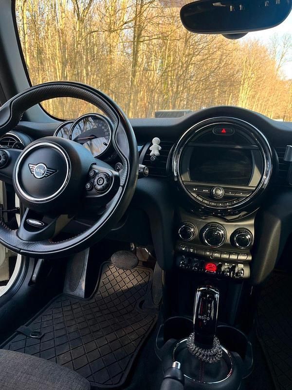Używany Mini Cooper S Pepper 192 KM (141 kW) 2019 Biały Hatchback