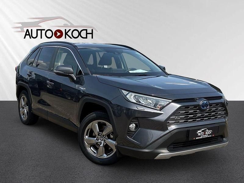 Grau Gebraucht 2021 Toyota RAV4 Hybrid Team SUV | 32.690 € (Etwas zu teuer) - Bild 1/4