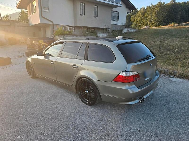 Gebraucht BMW 525 170 PS (125 kW) 2004 Gold Kombi