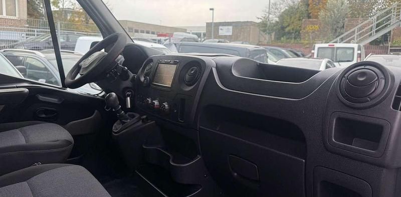 Gebraucht Renault Master 145 PS (106 kW) 2018 Weiß Van / Kleinbus