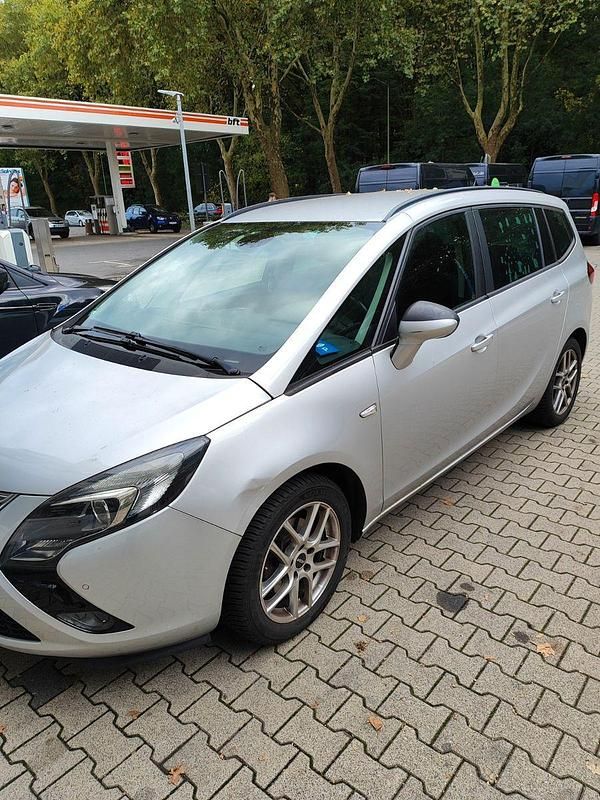 Silber Gebraucht 2013 Opel Zafira Tourer Active Van / Kleinbus | 4.200 € (Superpreis) - Bild 1/4