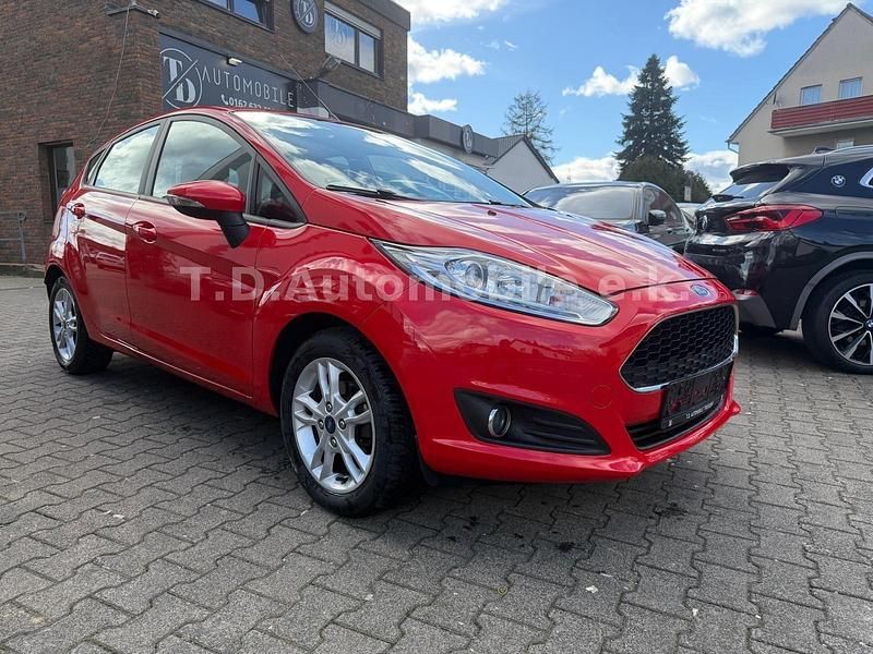 Gebraucht Ford Fiesta Celebration 60 PS (44 kW) 2016 Rot Kleinwagen