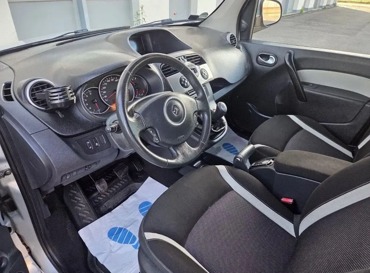 Gebraucht Renault Kangoo 90 PS (66 kW) 2013 Silber Van / Kleinbus