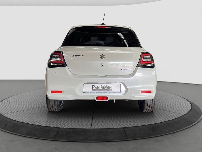Neu Suzuki Swift Comfort+ 83 PS (61 kW) 2025 Weiß Kleinwagen