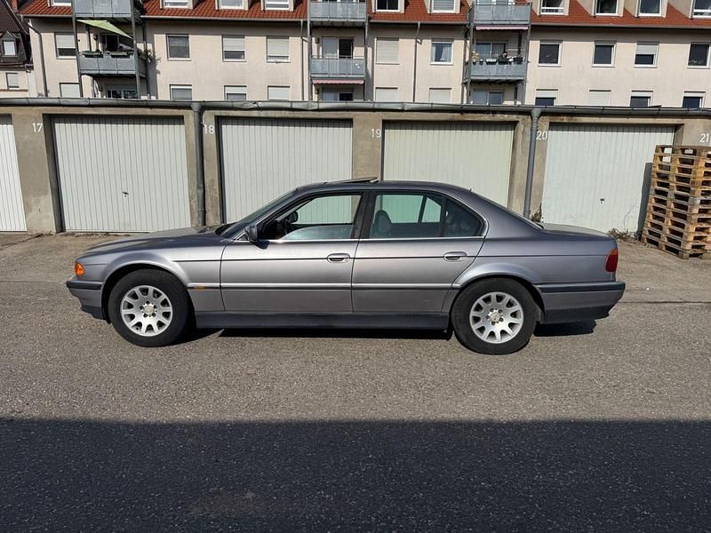 Second-hand BMW 728 193 CP (141 kW) 1999 Argintiu Berlinǎ