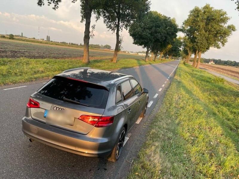 Gebraucht Audi A3 Ambition 110 PS (80 kW) 2015 Silber Limousine