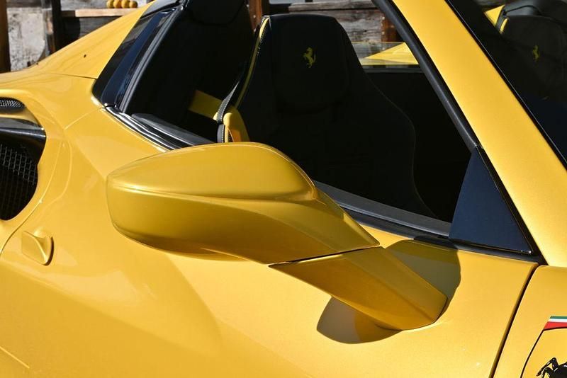 Gebraucht Ferrari F8 721 PS (530 kW) 2023 Giallo triple strato Cabrio
