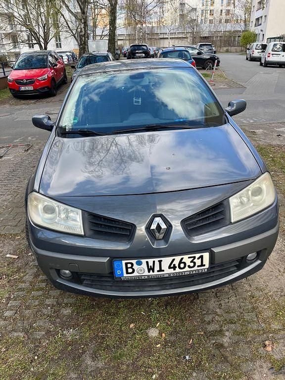 Grau Gebraucht 2006 Renault Mégane II Expression Limousine | 1.900 € (Fairer Preis) - Bild 1/4