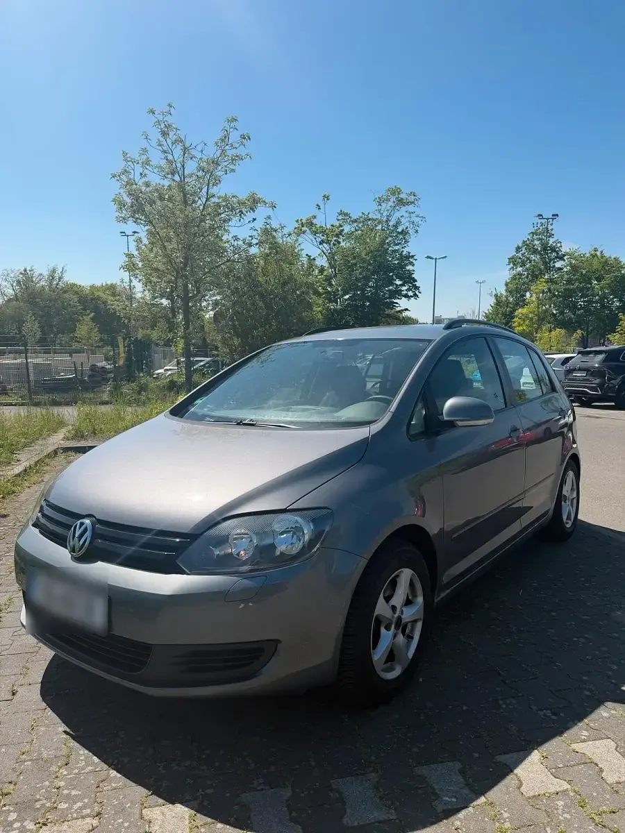 Second-hand VW Golf 105 CP (77 kW) 2010 Gri Monovolum