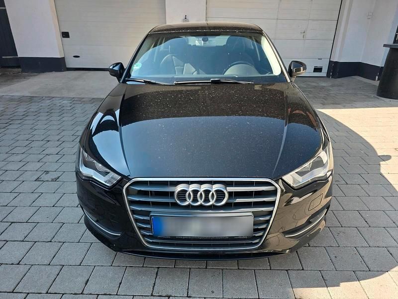 Gebraucht Audi A3 Attraction 110 PS (80 kW) 2015 Schwarz Limousine