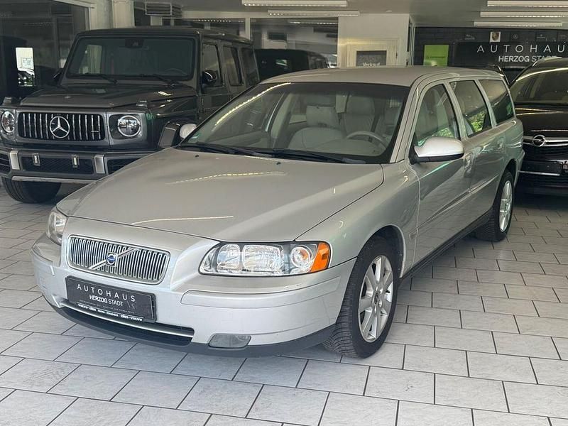 Silber Gebraucht 2005 Volvo V70 Kinetic Kombi | 5.999 € - Bild 1/4